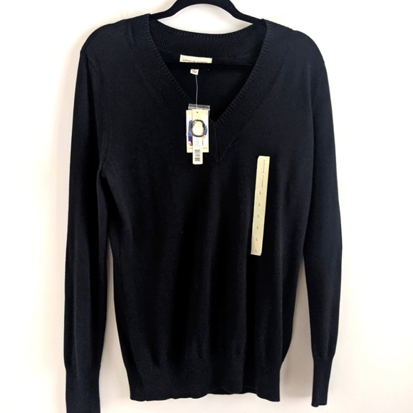 Adrienne Vittadini Sweaters - NWT Adrienne Vittadini Black V Neck Sweater Long Sleeve L